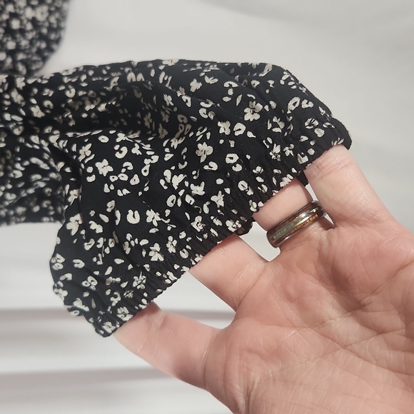 Paisley Blossom Black and White Crop Top Size XS with elastic stretchy - Picture 3 of 9